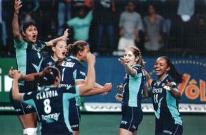 2001 - Equipe Rexona Superliga 2001-02 em Curitiba - Foto Luiz Doro