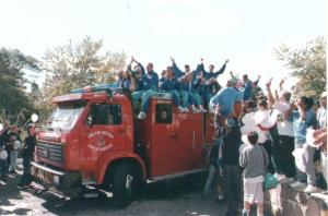 1998 - Comemoração em Curitiba após título da Superliga 1997-98 - Foto Luiz Doro