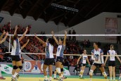 2017 - Voleibol das Estrelas Bernardo e atletas que jogaram na equipe Rexona em Curitiba entram em quadra (29 de abril) - Foto Daniela Carvalho 