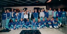 1998 - Chegada no aeroporto de Curitiba com o troféu de campeãs Superliga 1997-98