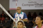 2017- Bernardinho em seus minutos como árbitro no Voleibol das Estrelas (29 de abril) - Foto Daniela Carvalho