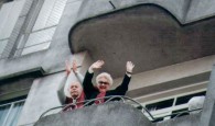 1998 - População prestigiando o desfile das campeãs em carro de bombeiro - Foto Luiz Doro