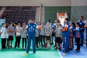 2017 - Participação de alunos de instituições convidadas durante comemoração de 20 anos do projeto de voleibol no Paraná (27 de abril) - Foto Daniela Carvalho