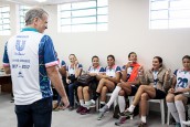 2017 - Bernardinho e atletas no vestiário antes do Voleibol das Estrelas (29 de abril) - Foto Daniela Carvalho 