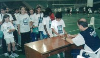 2002 - Sessão de autógrafos para alunos no Núcleo Central em Curitiba (outubro)