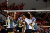 2017 - Voleibol das Estrelas Bernardo e atletas que jogaram na equipe Rexona em Curitiba entram em quadra  (29 de abril) - Foto Daniela Carvalho 
